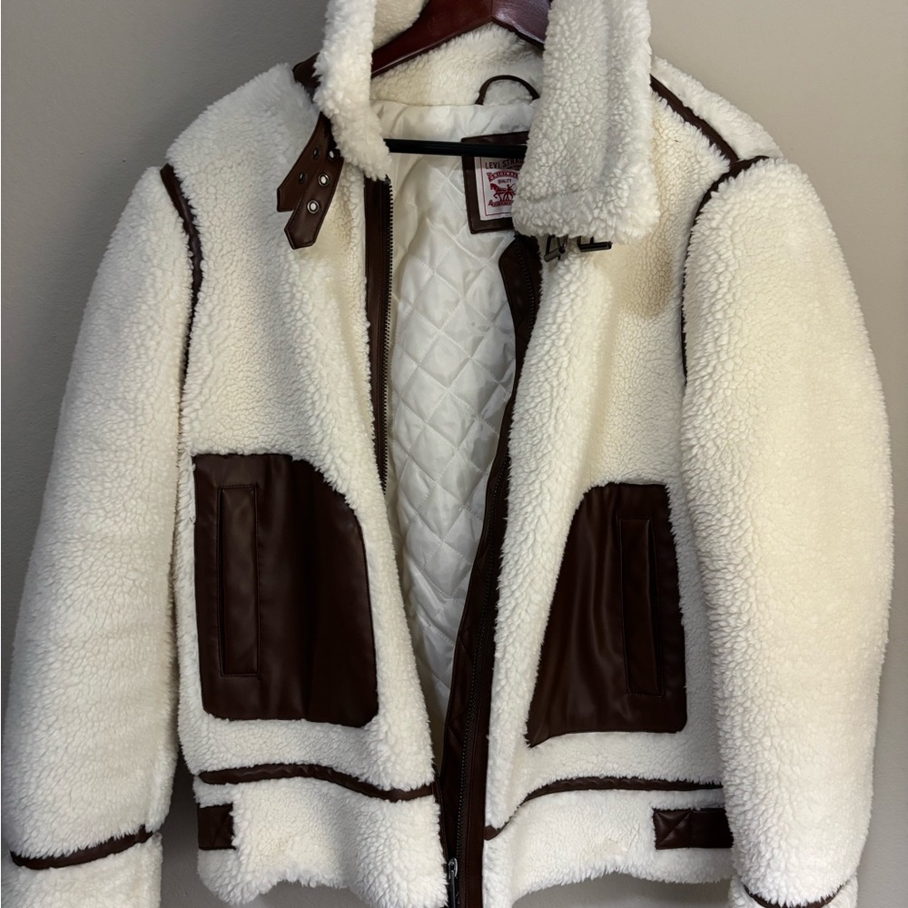 Size Large Levi wool fleece use once for an hour at most